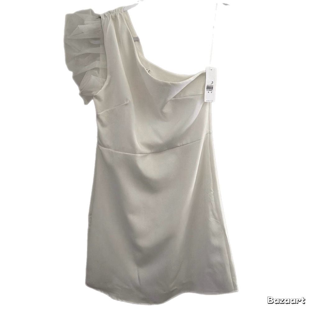 TCEC White one sleeve dress